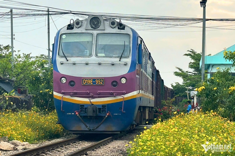 Đường sắt tiếp tục tăng tàu tuyến Bắc - Nam dịp 30/4