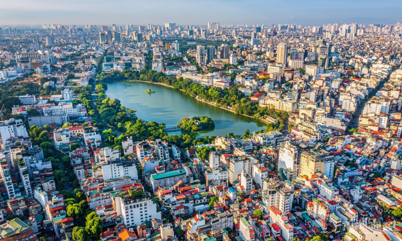 Loạt cửa hàng ở Hà Nội đóng cửa, trả mặt bằng
