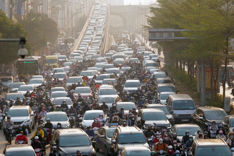 Phân làn xe máy trên tuyến Võ Chí Công, Phạm Văn Đồng gây ùn tắc, Hà Nội nói gì?