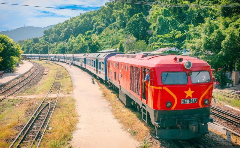 “Chạy tàu không ga” và dấu son 48 giờ xuyên Việt