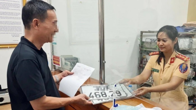 Phí đăng ký xe tại Hà Nội, TP HCM giảm hàng triệu đồng trong 2025
