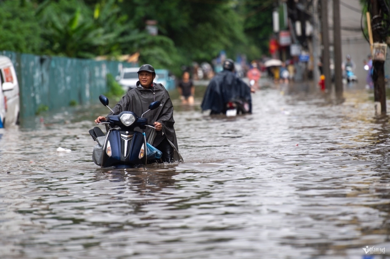 Kinh doanh ngưng trệ vì mưa ngập sau bão Matmo