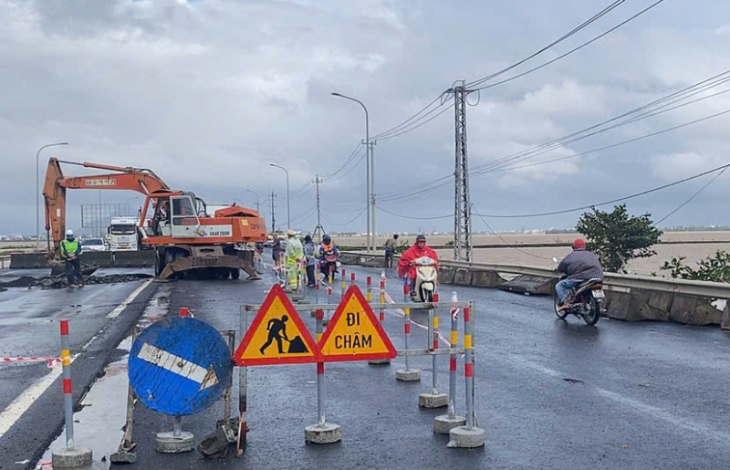 Còn 17 vị trí tắc đường do mưa lũ, phương tiện lưu thông hướng nào?