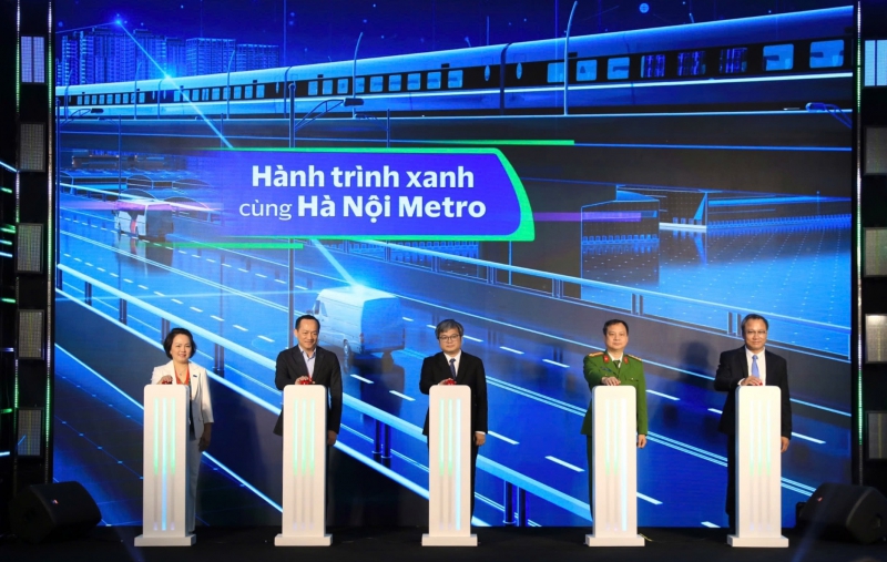 Từ hôm nay, khách đi metro Cát Linh - Hà Đông không cần mang tiền mặt