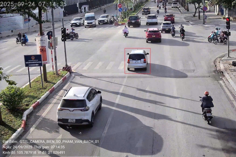 Hà Nội: Hình ảnh hàng loạt ô tô, xe máy vi phạm bị camera AI 