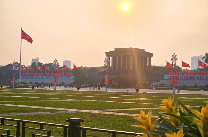 Thủ đô rợp bóng cờ chào mừng Đại hội Đảng