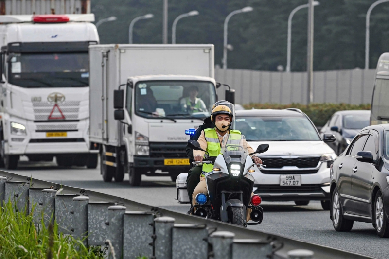 CSGT toàn quốc sẵn sàng dẫn các đoàn ô tô, xe máy của người dân về quê đón Tết