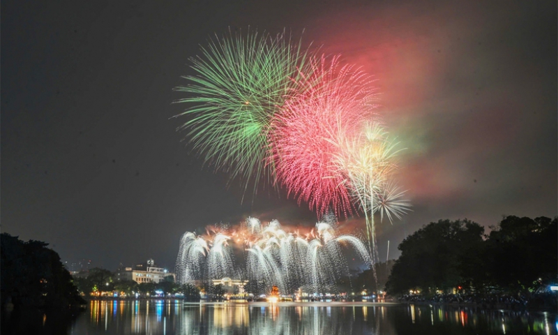 Địa điểm xem bắn pháo hoa ở Hà Nội đêm giao thừa tết Bính Ngọ 2026