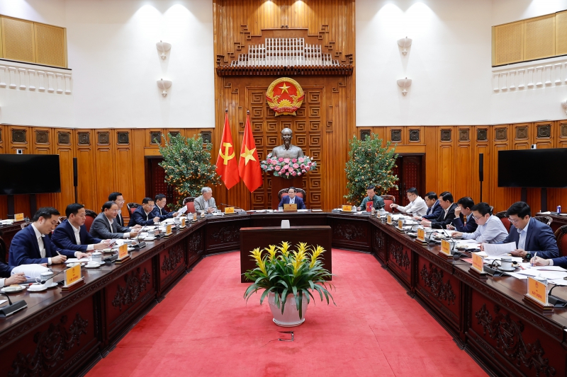 Thủ tướng: Huy động 4 triệu thùng dầu bảo đảm nguồn cung trước mắt