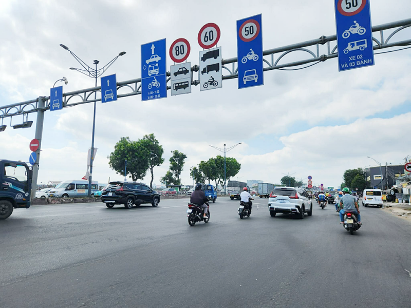 Đóng giao lộ cửa ngõ xây ga metro, CSGT TPHCM khuyến cáo 6 lộ trình thay thế