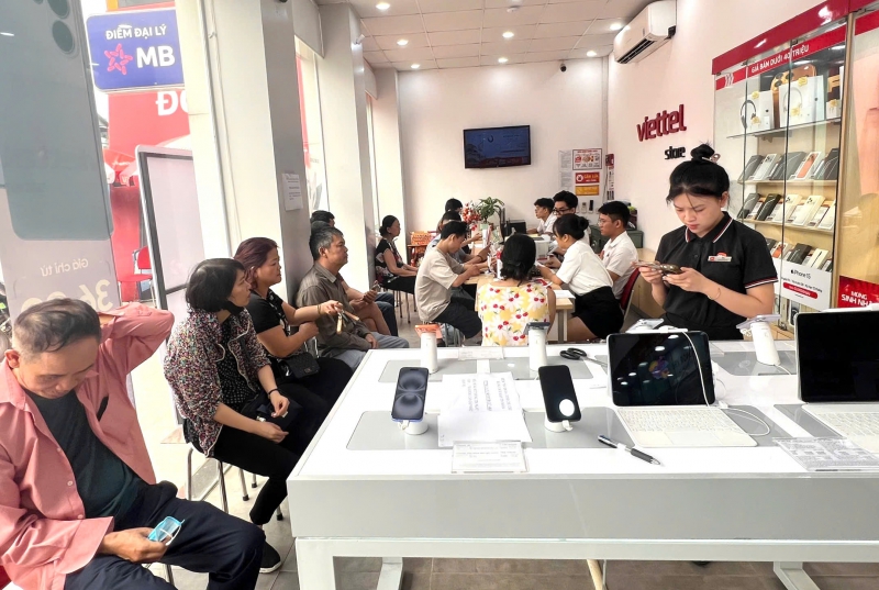 Các nhà mạng dốc toàn lực hỗ trợ người dân chuẩn hoá thông tin thuê bao di động