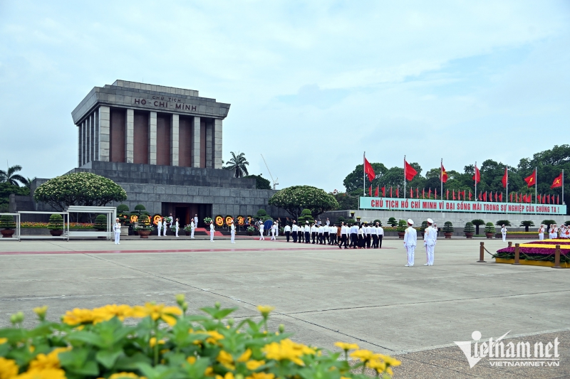 Lãnh đạo Đảng, Nhà nước vào Lăng viếng Chủ tịch Hồ Chí Minh nhân ngày 19/5