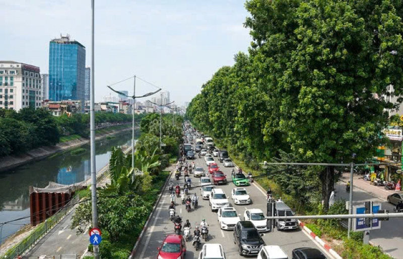 Hà Nội tăng mức phạt vi phạm trật tự đô thị, nghiên cứu thu phí chống ùn tắc