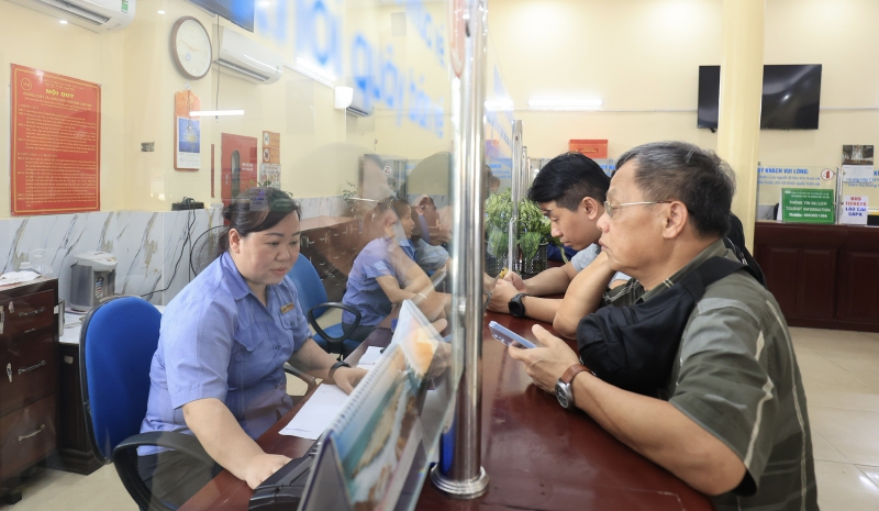 Thêm tính năng vé tàu điện tử, hành khách dễ dàng đổi vé online