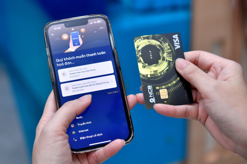 Thấy gì khi các ngân hàng giảm hơn 4.000 nhân viên trong nửa năm?