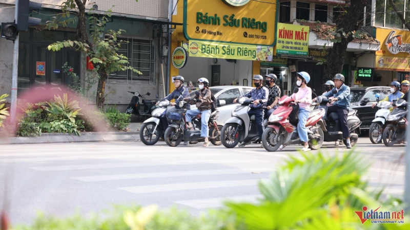 Hà Nội: Hơn 1.500 phương tiện vượt đèn đỏ bị CSGT phát hiện trong một tháng