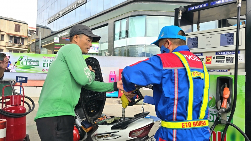 Giá xăng tăng gần 1.400 đồng/lít, dầu diesel áp sát 30.000 đồng