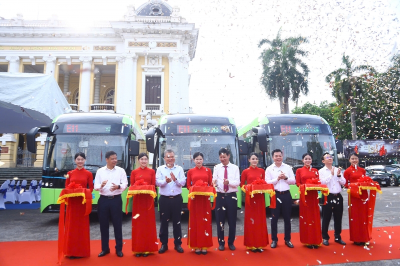 Hà Nội điều chỉnh lộ trình 4 tuyến buýt phục vụ thi công Quốc lộ 1A