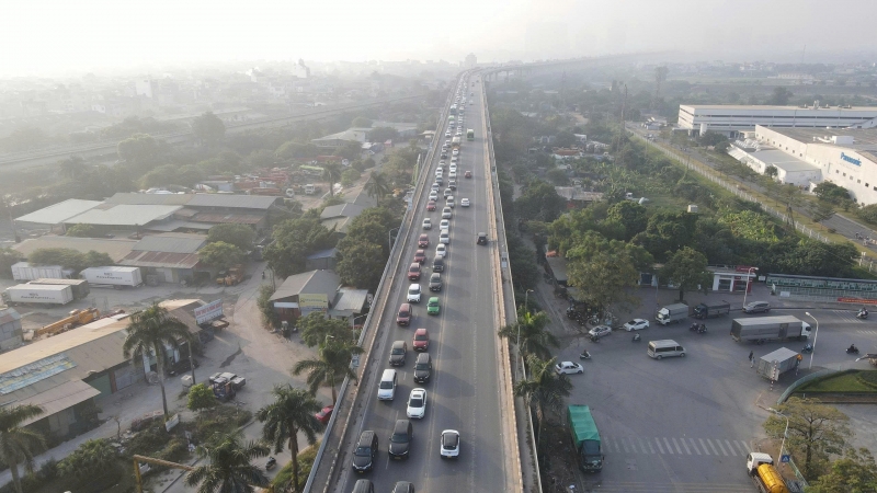 Hà Nội thông xe sớm cầu Thăng Long, xe tải và xe khách được lưu thông trở lại
